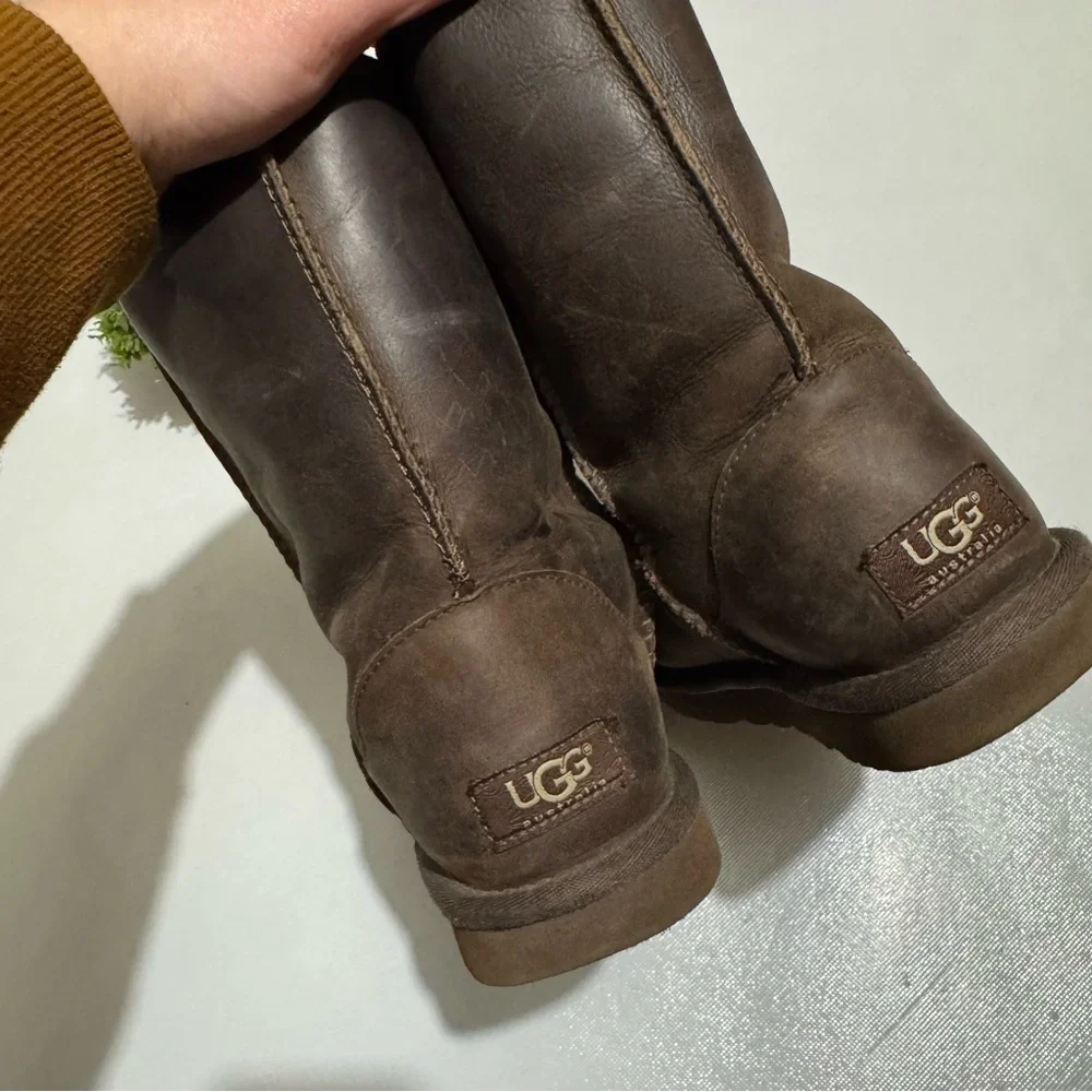 UGG Classic Shirt Boots Brown Oiled Leather Sheepskin Shearling 1005093 Size 8‎